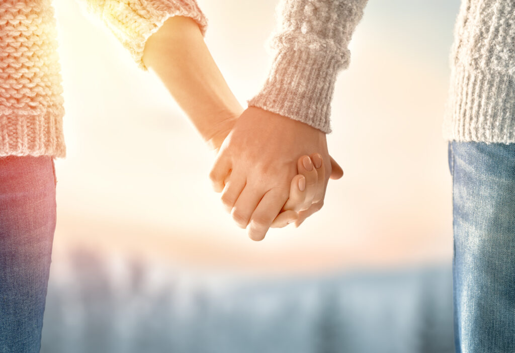 couples therapy page image of couple holding hands